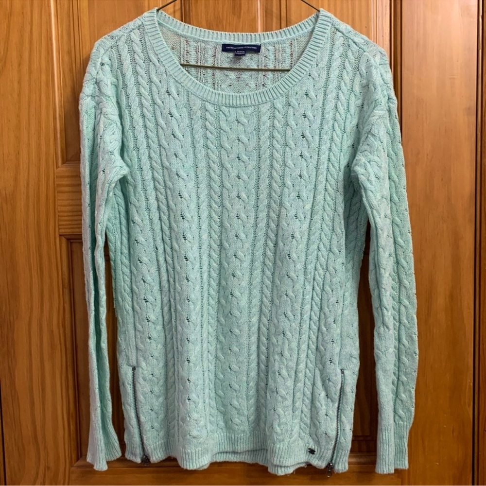 American Eagle lightweight cable knit sweater